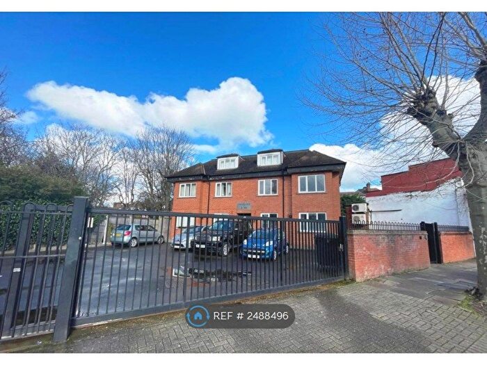 2 Bedroom Flat To Rent In Station Parade, London, NW2