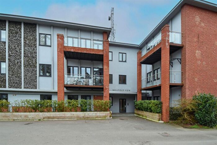 2 Bedroom Apartment For Sale In Ashwells Road, Pilgrims Hatch, Brentwood, CM15