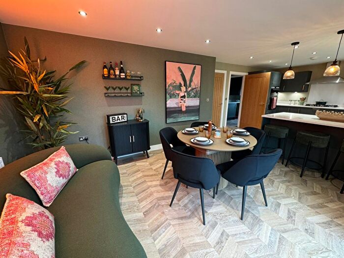 4 Bedroom Detached House For Sale In Saville Road, Huddersfield, HD8