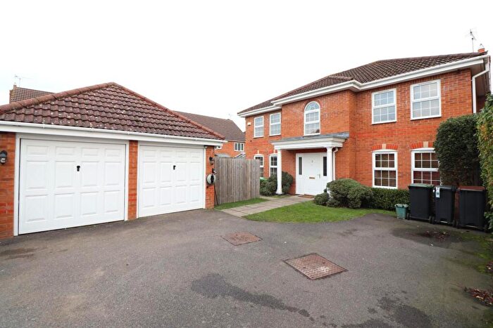4 Bedroom Detached House For Sale In Comfrey Close, Rushden, NN10