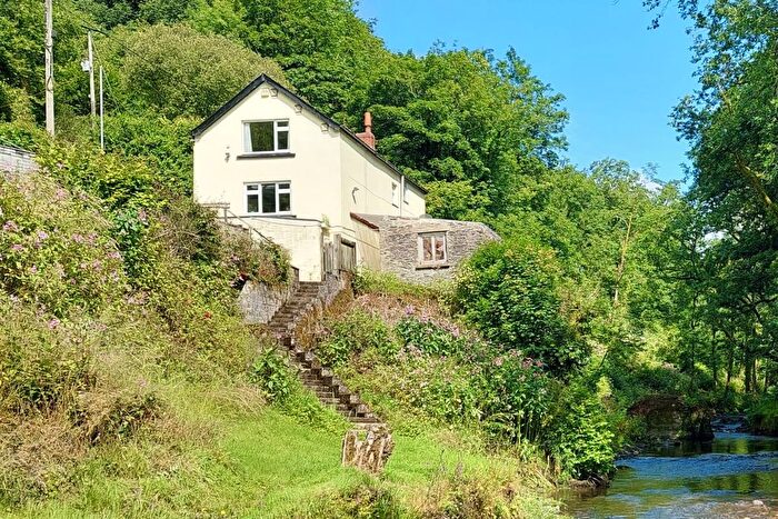 2 Bedroom Detached House For Sale In Cynwyl Road, Carmarthen, SA33