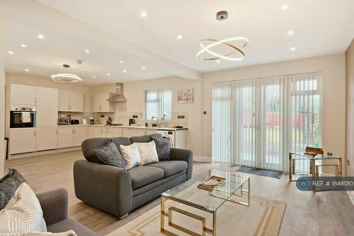 4 Bedroom Semi-Detached House To Rent In Radbourne Road, Solihull, B90