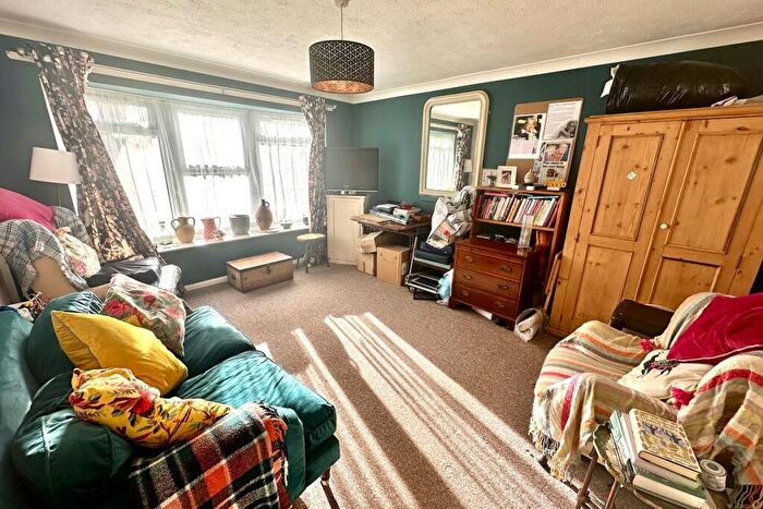 2 Bedroom Flat For Sale In Greystone Avenue, Worthing, West Sussex, BN13