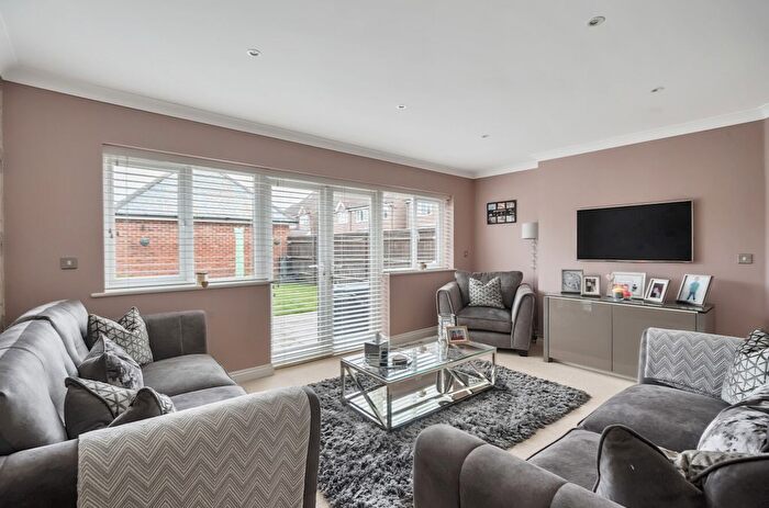 3 Bedroom Detached House For Sale In Williamson Close, Mortimer Common, Reading, Berkshire, RG7