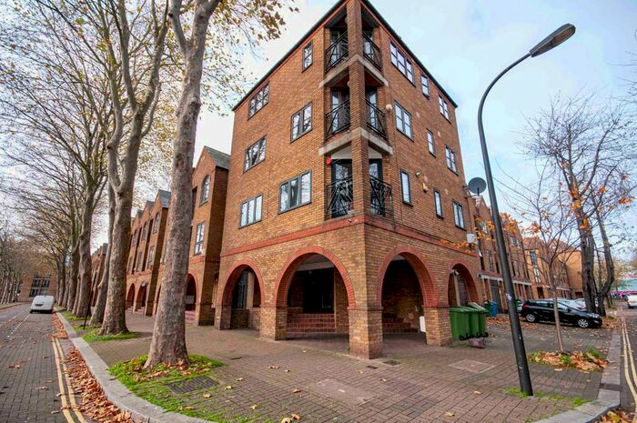 2 Bedroom Flat To Rent In Brunswick Quay, London, SE16