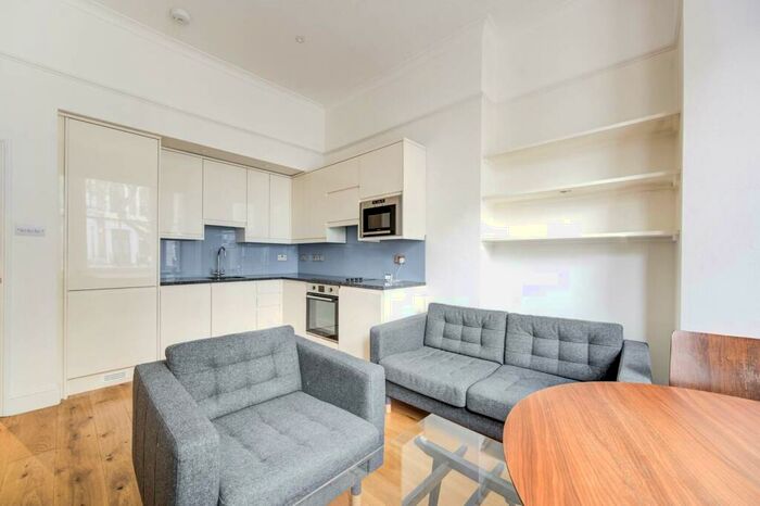 2 Bedroom Flat To Rent In Redcliffe Street, Chelsea, London, SW10