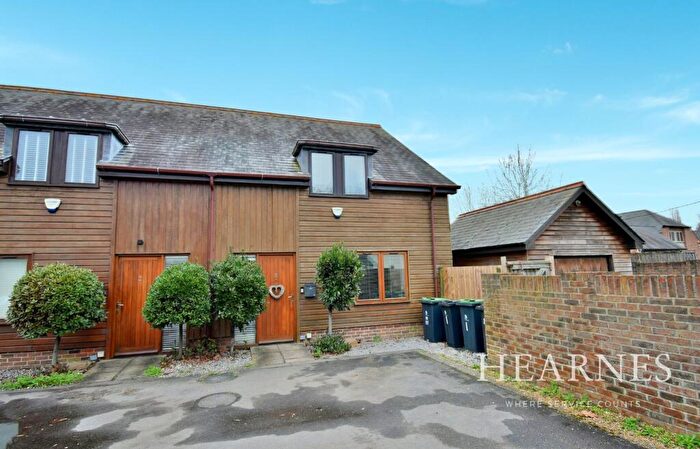 3 Bedroom End Of Terrace House For Sale In Ringwood Road, Ferndown, BH22