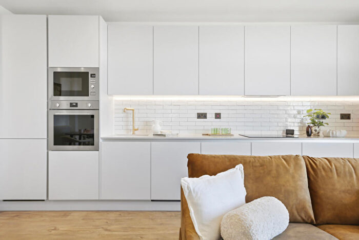 1 Bedroom Apartment To Rent In Selborne Road, London, E17