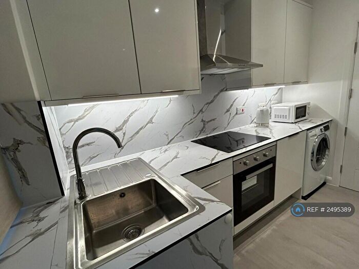 3 Bedroom Flat To Rent In Beechcroft Avenue, London, NW11