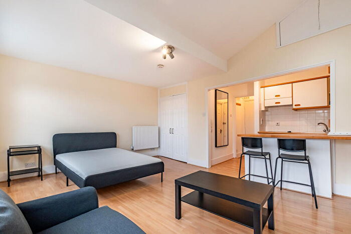 1 Bedroom Flat For Sale In Belgrave Gardens, London, NW8