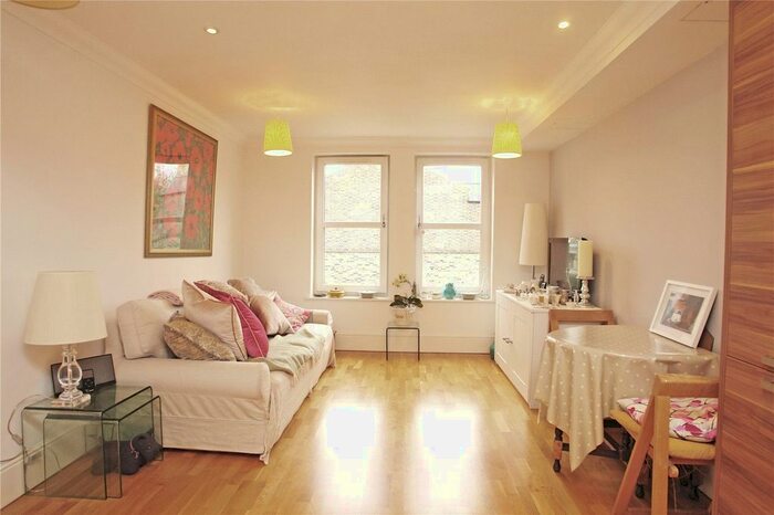 2 Bedroom Flat To Rent In Merttins Road, Nunhead, London, SE15