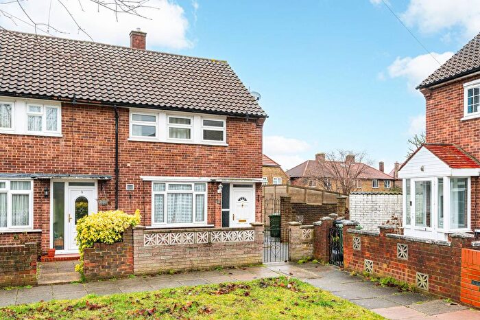 3 Bedroom End Of Terrace House To Rent In Flimwell Close, Bromley, BR1