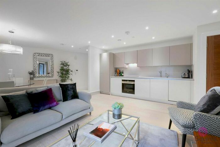 2 Bedroom Flat To Rent In Archway Road, London, N6