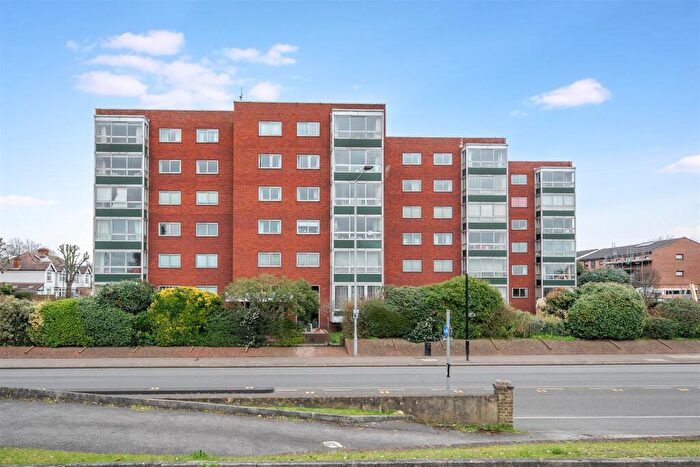 2 Bedroom Apartment To Rent In Portsmouth Road, Surbiton, KT6