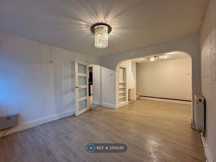 2 Bedroom Semi-Detached House To Rent In Butler Street, Uxbridge, UB10