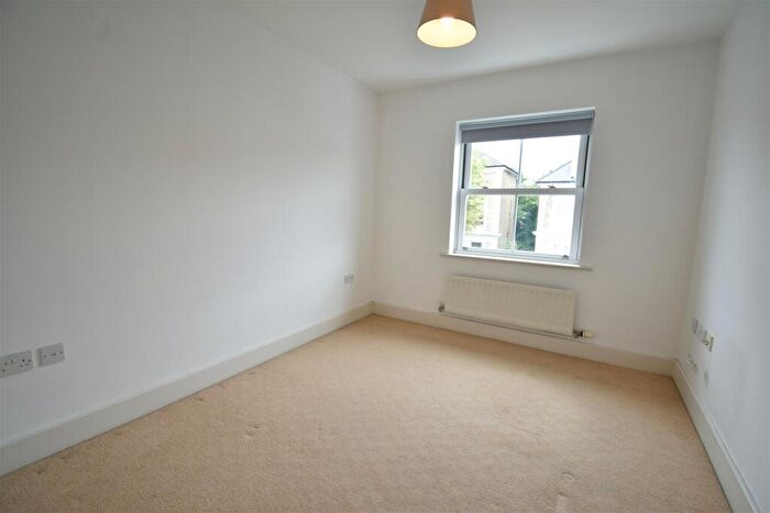 2 Bedroom Apartment To Rent In Avenue Elmers, Surbiton, KT6