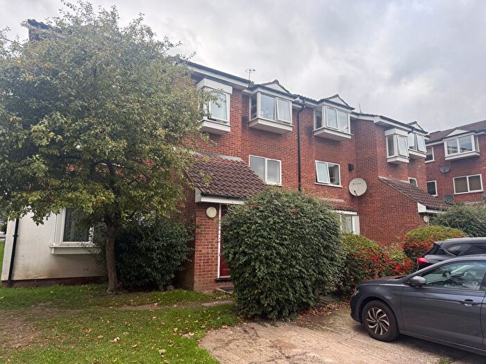1 Bedroom Flat To Rent In Poplar Grove, London, N11
