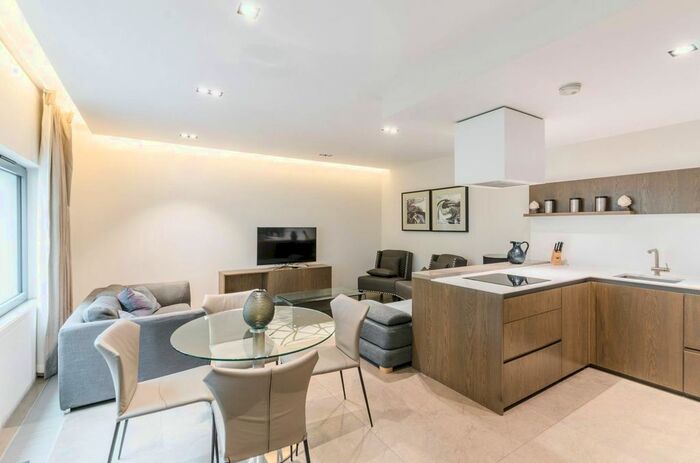 2 Bedroom Flat To Rent In Babmaes Street, St James's, London, SW1Y
