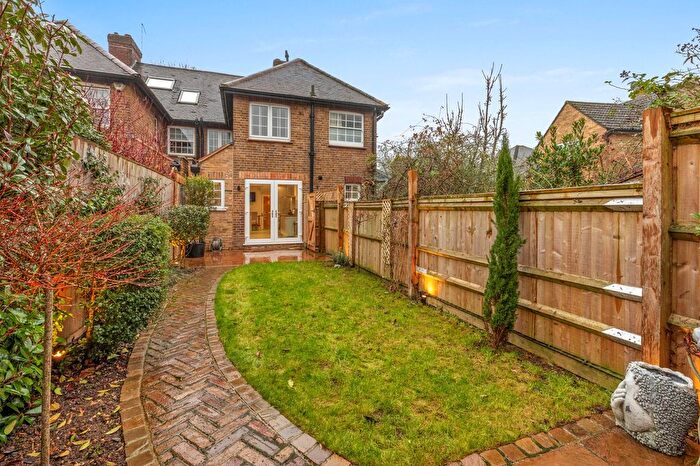 3 Bedroom Terraced House For Sale In Shepherds Lane, Beaconsfield, HP9