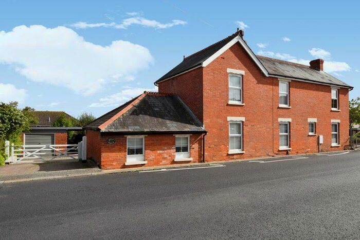 4 Bedroom Detached House For Sale In Devizes Road, Salisbury ***Video Tour***, SP2