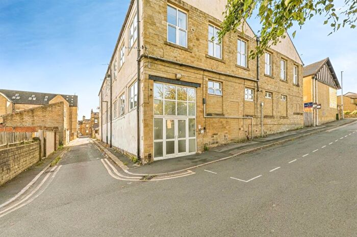 2 Bedroom Flat For Sale In Water Street, Huddersfield, HD1