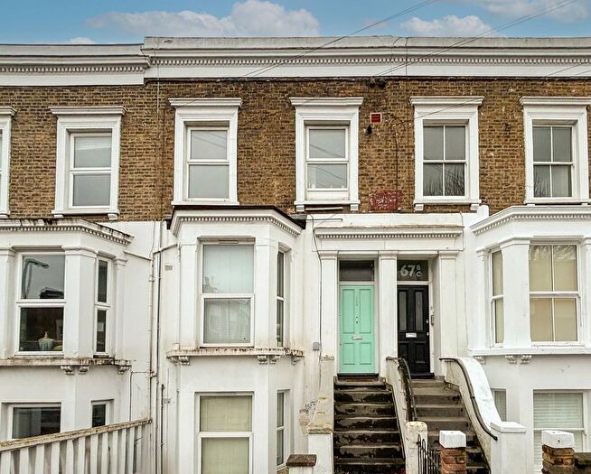 2 Bedroom Flat For Sale In Chadwick Road, Peckham, London, SE15