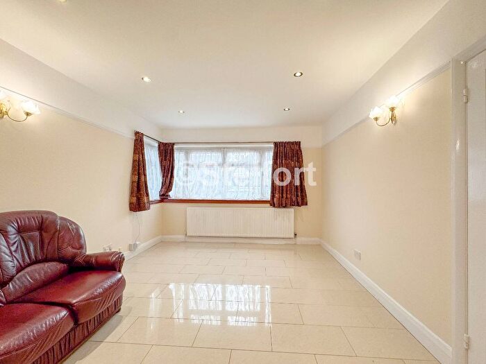 5 Bedroom Terraced House To Rent In Oakhampton Road, London, NW7