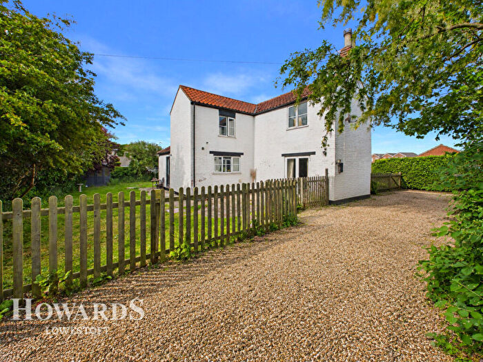 3 Bedroom Detached House For Sale In Mill Lane, Lowestoft, NR32