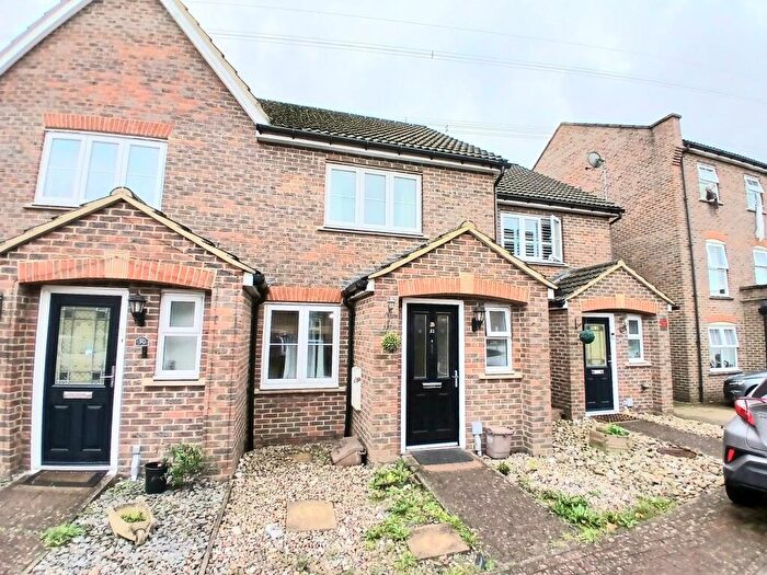 2 Bedroom House To Rent In Cotswold Drive, Stevenage, SG1