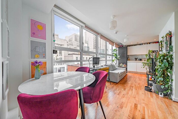 1 Bedroom Flat For Sale In Lamb's Passage, Barbican, London, EC1Y