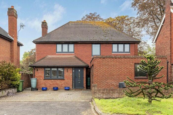 4 Bedroom Detached House To Rent In Broomfield, Sunbury-On-Thames, TW16