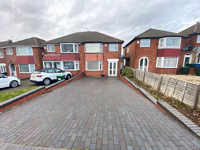 3 Bedroom Semi Detached House To Rent In Lechlade Road, Birmingham, B43