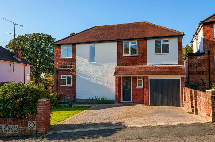 4 Bedroom Property To Rent In Warren Rise, Frimley, Camberley, GU16