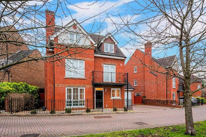 5 Bedroom Detached House To Rent In Goodhall Close, Stanmore, HA7