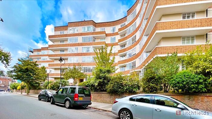 3 Bedroom Flat For Sale In Cholmeley Lodge, Cholmeley Park, Highgate Village, London, N6