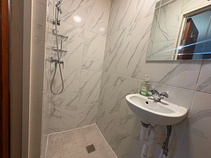 Studio To Rent In Richmond Way, Shepherds Bush London, W14