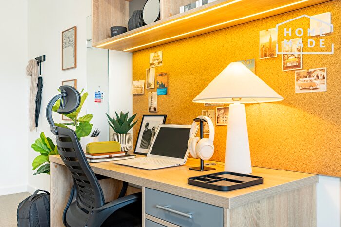 Studio To Rent In Globe Works, B19
