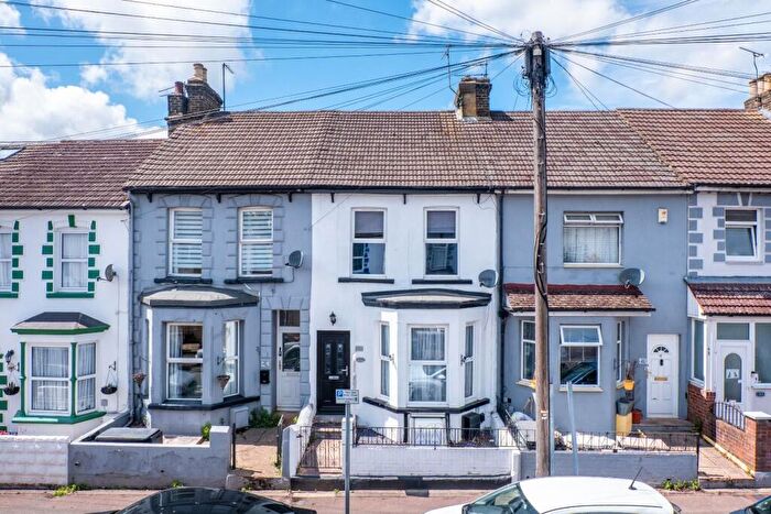 3 Bedroom Terraced House For Sale In Kingswood Road, Gillingham, ME7