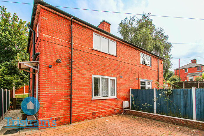 3 Bedroom Semi-Detached House To Rent In Deepdene Way, Nottingham, NG8