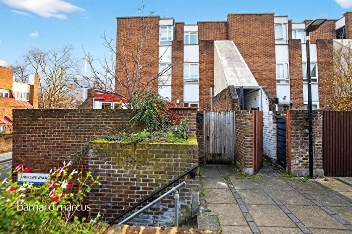 2 Bedroom Maisonette For Sale In Andrews Walk, London, SE17
