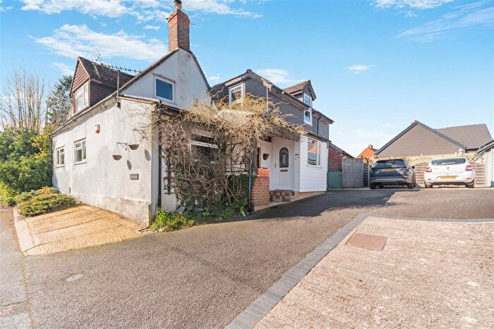 4 Bedroom Cottage For Sale In Old Road, Maisemore, GL2