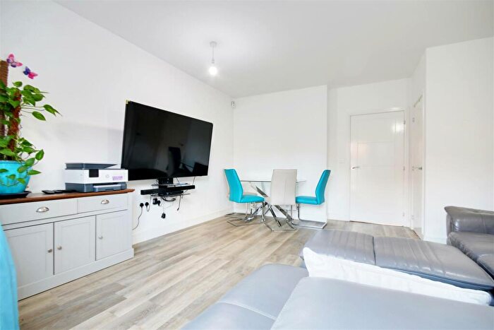 3 Bedroom End Of Terrace House For Sale In Archer Way, Enfield, EN2
