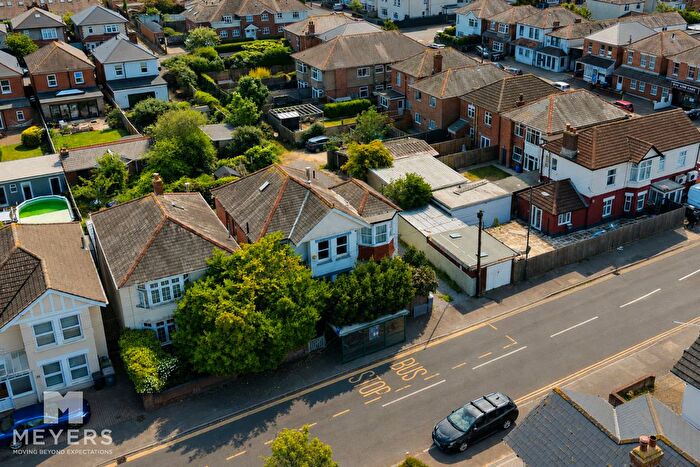3 Bedroom Flat For Sale In Beaufort Road, Bournemouth, BH6