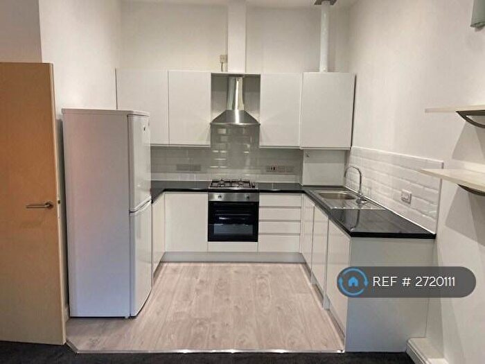 2 Bedroom Flat To Rent In Alexandra Park House, Manchester, M16