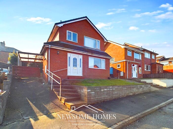 3 Bedroom Detached House For Sale In Crosfield Road, Greenfield, CH8