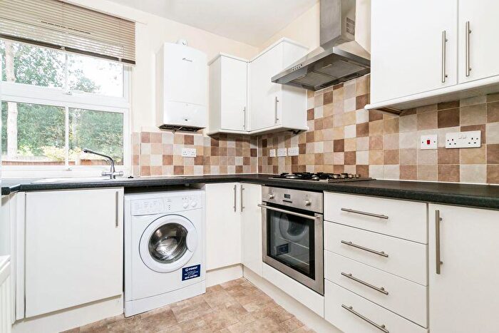 1 Bedroom Flat To Rent In Stoke Row Road, Peppard Common, Henley-on-Thames, RG9