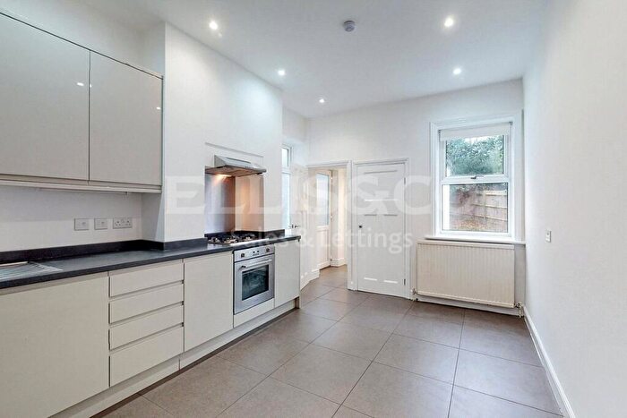 4 Bedroom Semi-Detached House To Rent In Middleton Road, Golders Green, NW11