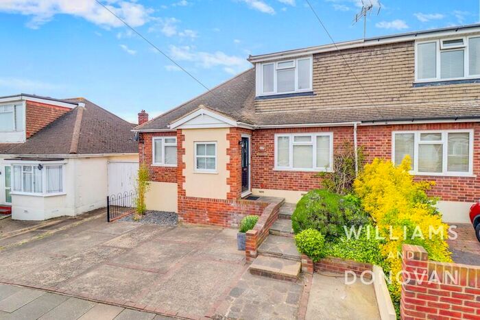 3 Bedroom Chalet For Sale In Orchard Grove, Leigh-on-Sea, SS9