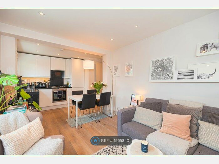 2 Bedroom Flat To Rent In Abberley Mews, London, SW4