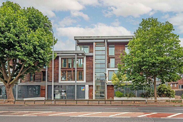 2 Bedroom Flat To Rent In Lower Mortlake Road, Richmond, TW9